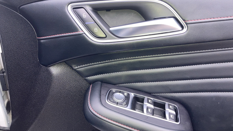 MG Hs 1.5 T-GDI Exclusive 5dr DCT Petrol Hatchback